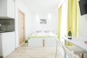 Iron/ironing board, free WiFi, bed sheets