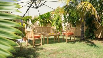 Daily continental breakfast (EUR 8 per person)