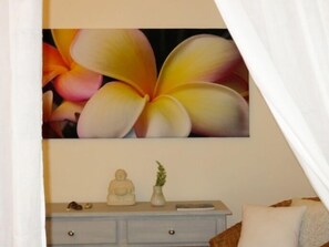Habitación (Frangipani) | Caja de seguridad en la habitación y decoración personalizada 