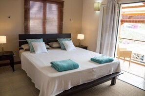 Phòng (Buganvilliers) | Két bảo mật tại phòng, trang trí khác biệt