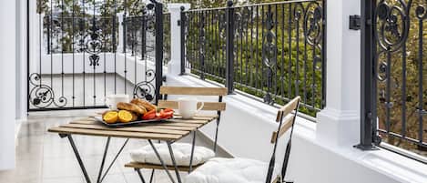 Queen Terrace Penthouse | 露台