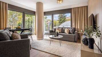 42-inch LCD TV with satellite channels, TV, heated floors