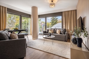 En 42-tommers LCD-TV med Parabol-TV samt TV og oppvarmet gulv