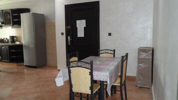 Apartemen | Makan di kamar