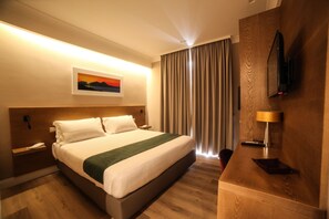 华丽双人房, 庭院景观 | 埃及棉床单、高档床上用品、羽绒被、记忆海绵床垫