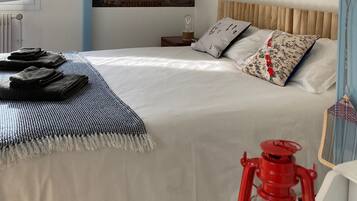 Comfort Double Room (du Nau) | Individually decorated, individually furnished, blackout curtains