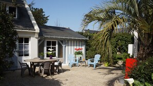Standard Room, 1 Queen Bed, Annex Building | Courtyard view - L'Ecrin de L'Ocean, 80 mètres de la mer (Le Pouliguen)