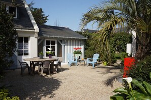 Standard Room, 1 Queen Bed, Annex Building | Courtyard view - L'Ecrin de L'Ocean, 80 mètres de la mer (Le Pouliguen)