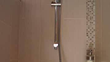 Standard Room, 1 Katil Ratu (Queen), Annex Building | Bilik Mandi | Pengering rambut, tuala disediakan, sabun, syampu