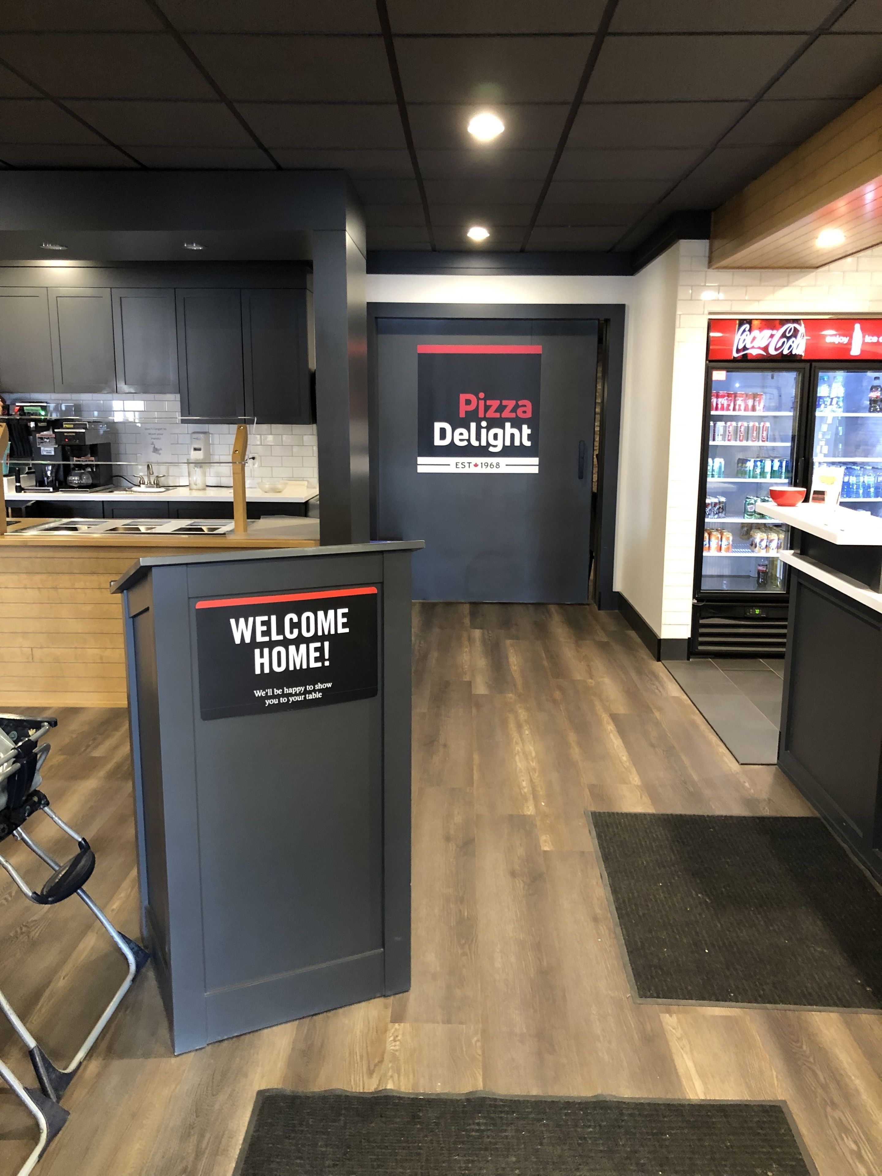 供應午餐和晚餐