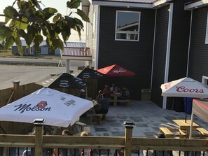 Terrace/patio - Torrent River Inn (Hawke's Bay)