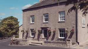A stone building with a sign reading "New Inn" and a clear sky. - The New Inn - Yealand (Carnforth)