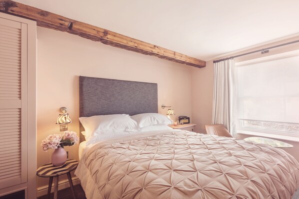 1 غرفة نوم وبديكورات فريدة لكل غرفة وطراز فريد لكل وحدة ومكواة/لوح كي