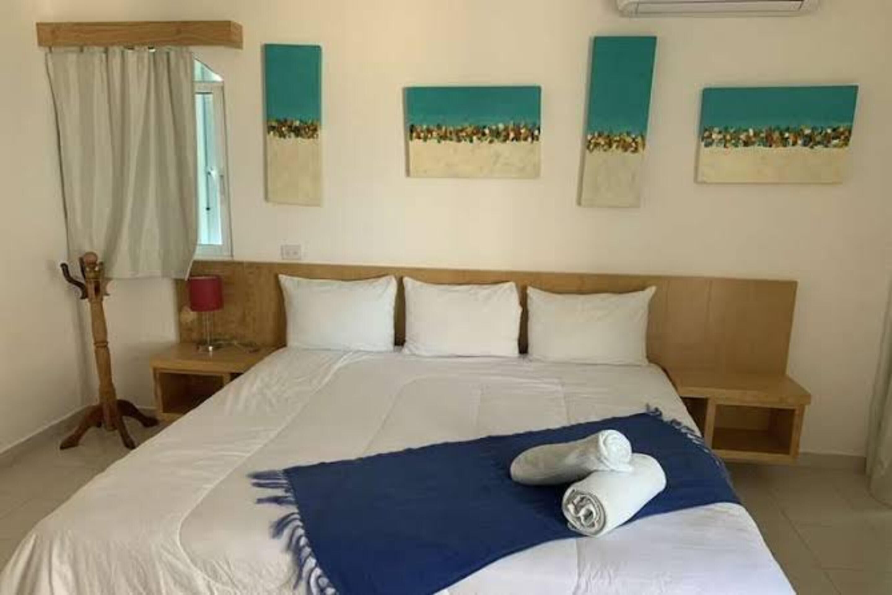 Deluxe Room, 1 King Bed, Ocean View | 1 bedroom, iron/ironing board (on request), WiFi (free), bed sheets