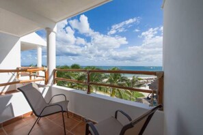 Chambre Deluxe, 1 trĂšs grand lit, vue ocĂ©an | Vue sur la plage/lâocĂ©an