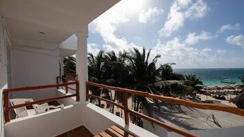 Deluxe Room, 2 Double Beds, Partial Ocean View