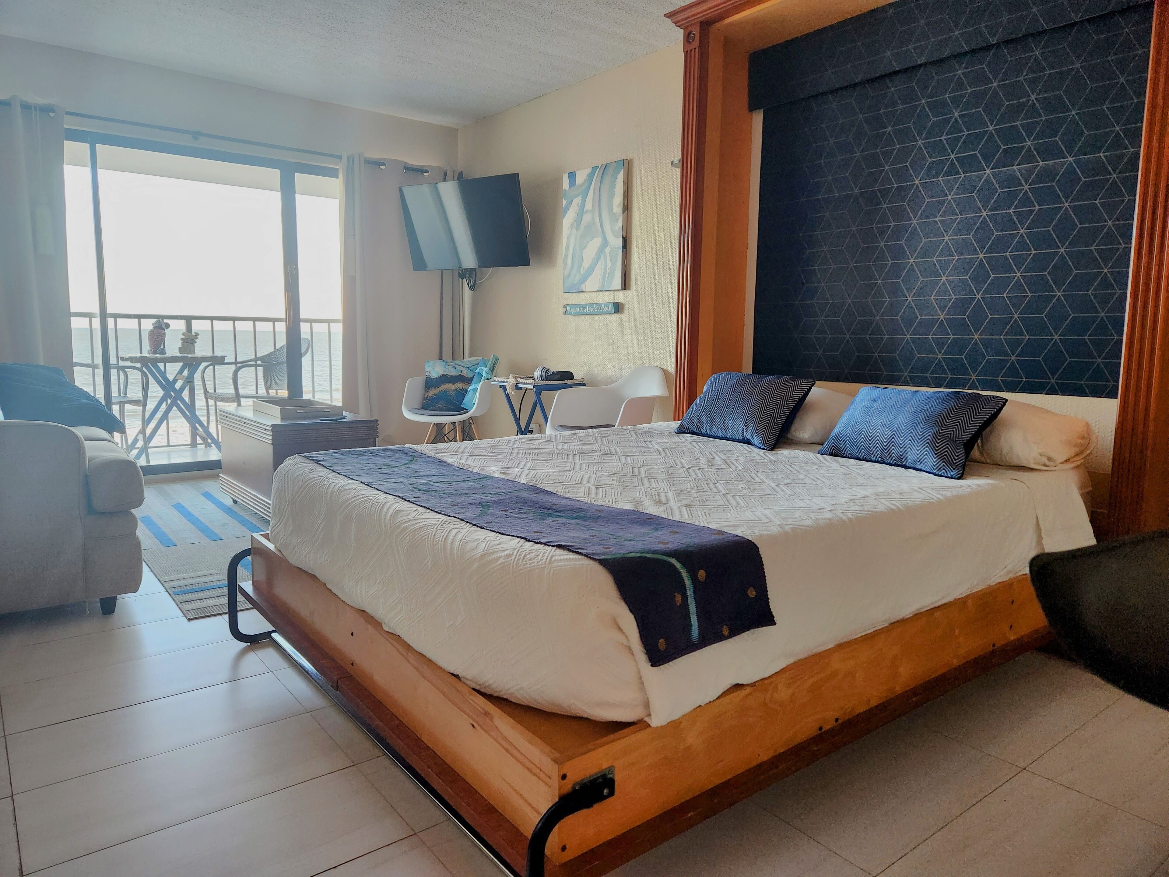 セーフティボックス (室内)、アイロン / アイロン台、WiFi (無料)、ベッドシーツ