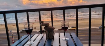 Cozy Beachfront studio near Top places: Galveston Seawall