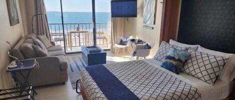 Safe på rommet, strykejern/-brett, wi-fi (inkludert) og sengetøy