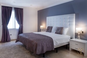 8 chambres, coffres-forts dans les chambres, fer et planche à repasser