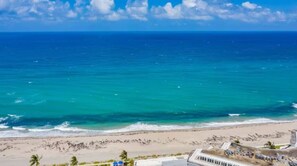 Beach nearby, sun loungers, beach towels