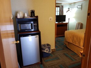 Basic Room | Desk, free WiFi, bed sheets - Franconia Notch Motel (Lincoln)