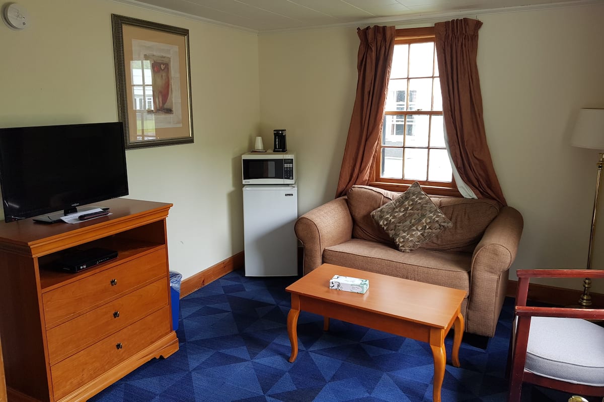 Basic Cottage | Living area | LED TV