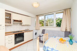 Fridge, oven, stovetop, cookware/dishes/utensils - Apartment Antun - Two Bedroom Apartment (Dubrovnik)