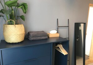 ห้องจูเนียร์สวีท | มินิบาร์, ตู้นิรภัยในห้องพัก, ผ้าม่านกันแสง, ห้องเก็บเสียง