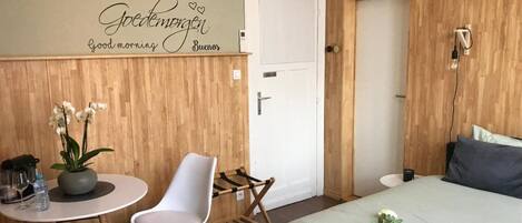 Minibar, coffres-forts dans les chambres, rideaux occultants