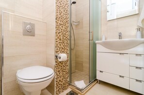 Kostenlose Toilettenartikel, Haartrockner, Handtücher, Seife