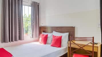 1 habitación, escritorio, wifi gratis y ropa de cama