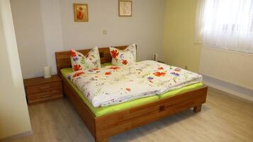 Free WiFi, bed sheets