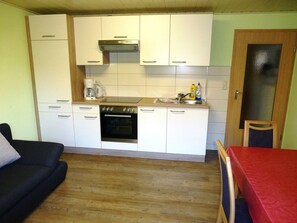 아파트, 1층 | 전용 주방 | 냉장고, 오븐, 쿡탑, 커피/티 메이커