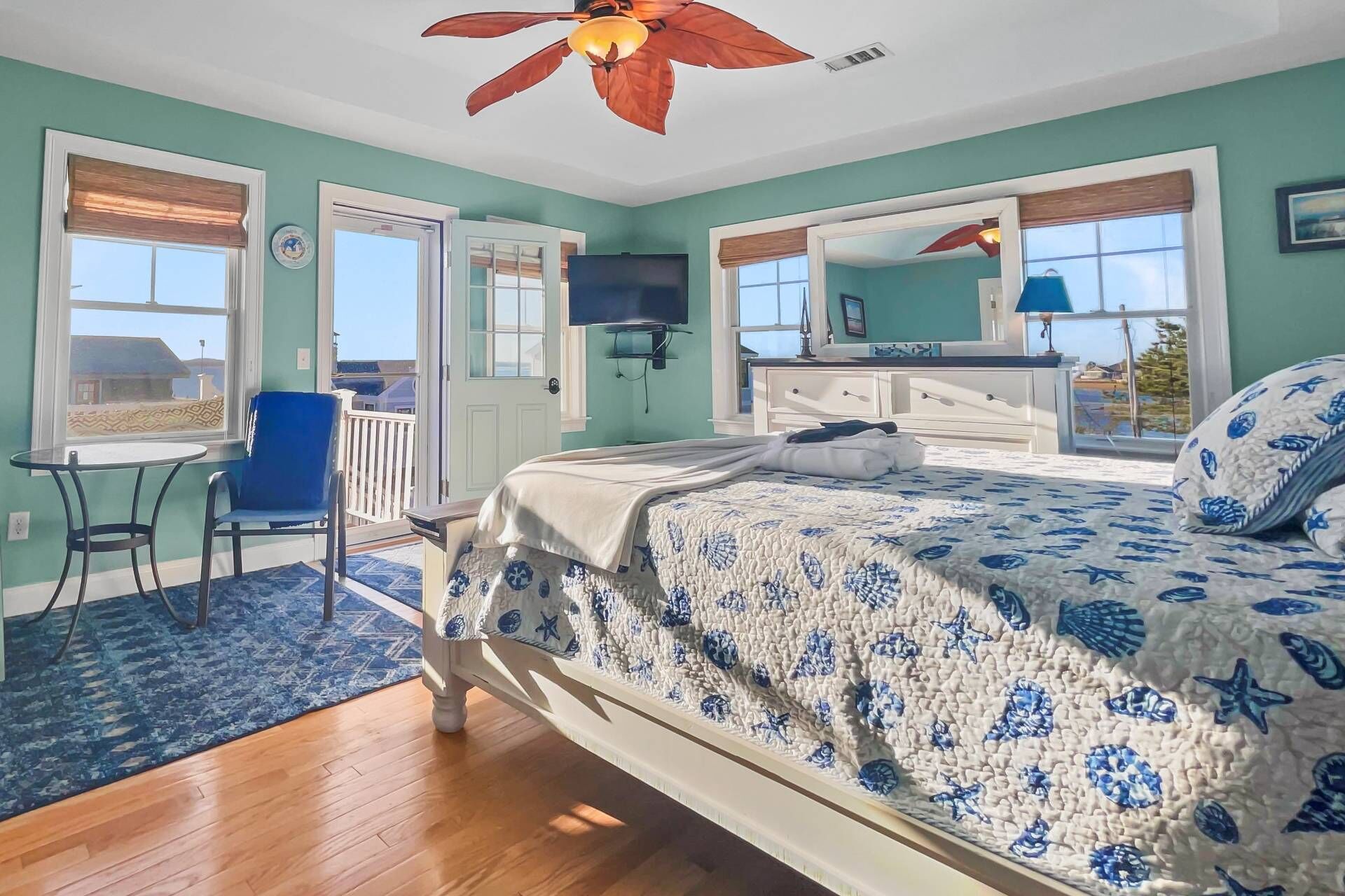 Luney Dunes Penthouse: 1 Dog ok, Ocean View, Deck, Spa Bath, Jetted Tub, Walk to Neighborhood Beach