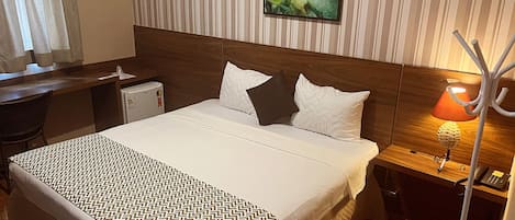 Classic Double Room | Hypo-allergenic bedding, minibar, blackout drapes, free WiFi