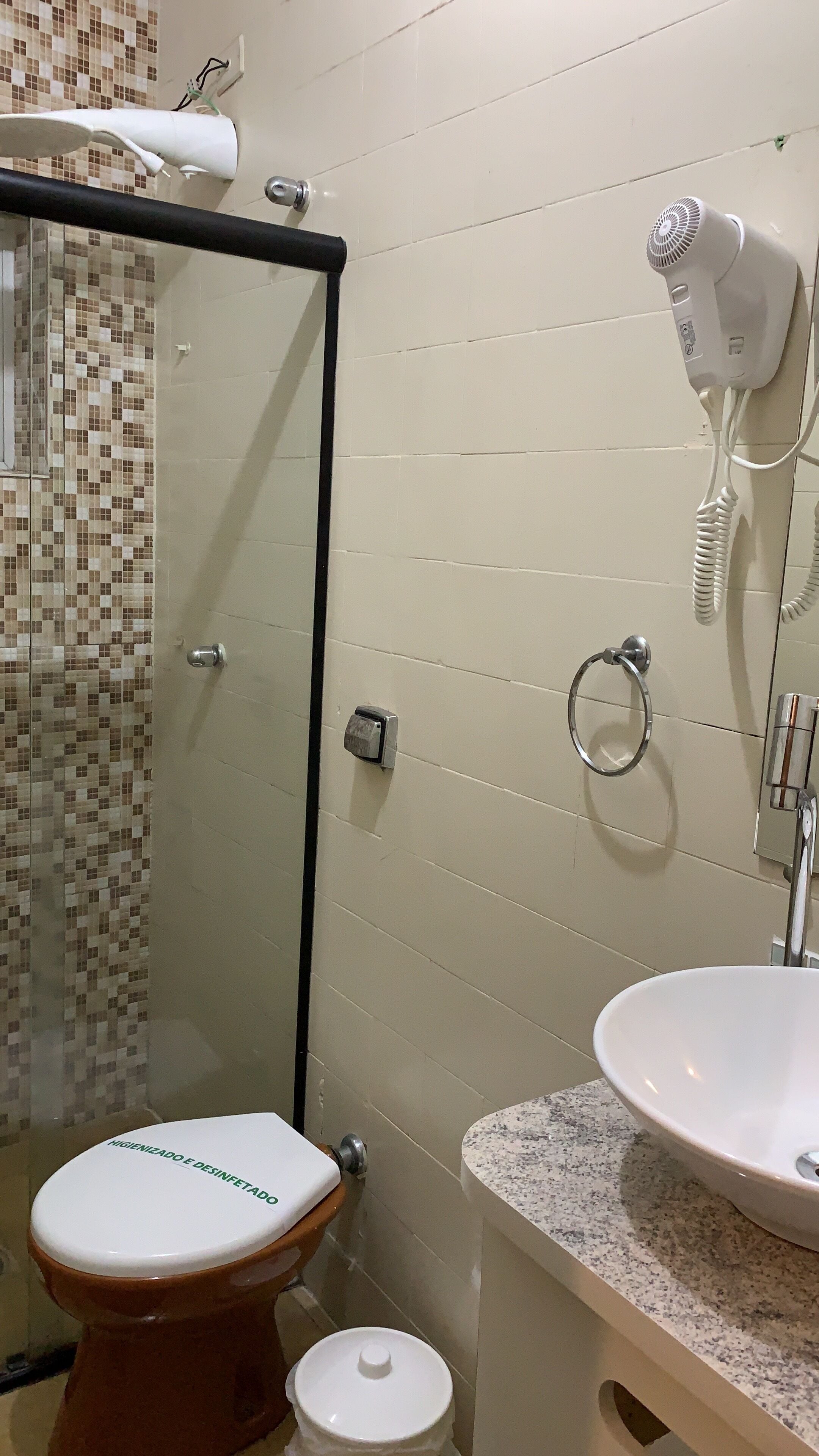 shower, free toiletries, towels, soap