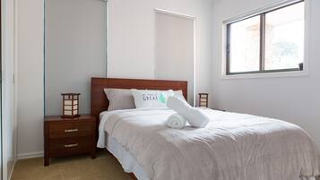 5 bedrooms, desk, iron/ironing board, free WiFi