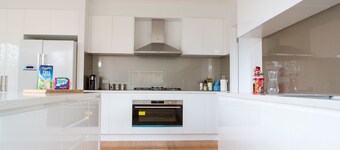 5 Bedroom | 3 Bathroom Holiday Home near Glen Waverley with WIFI and NETFLIX