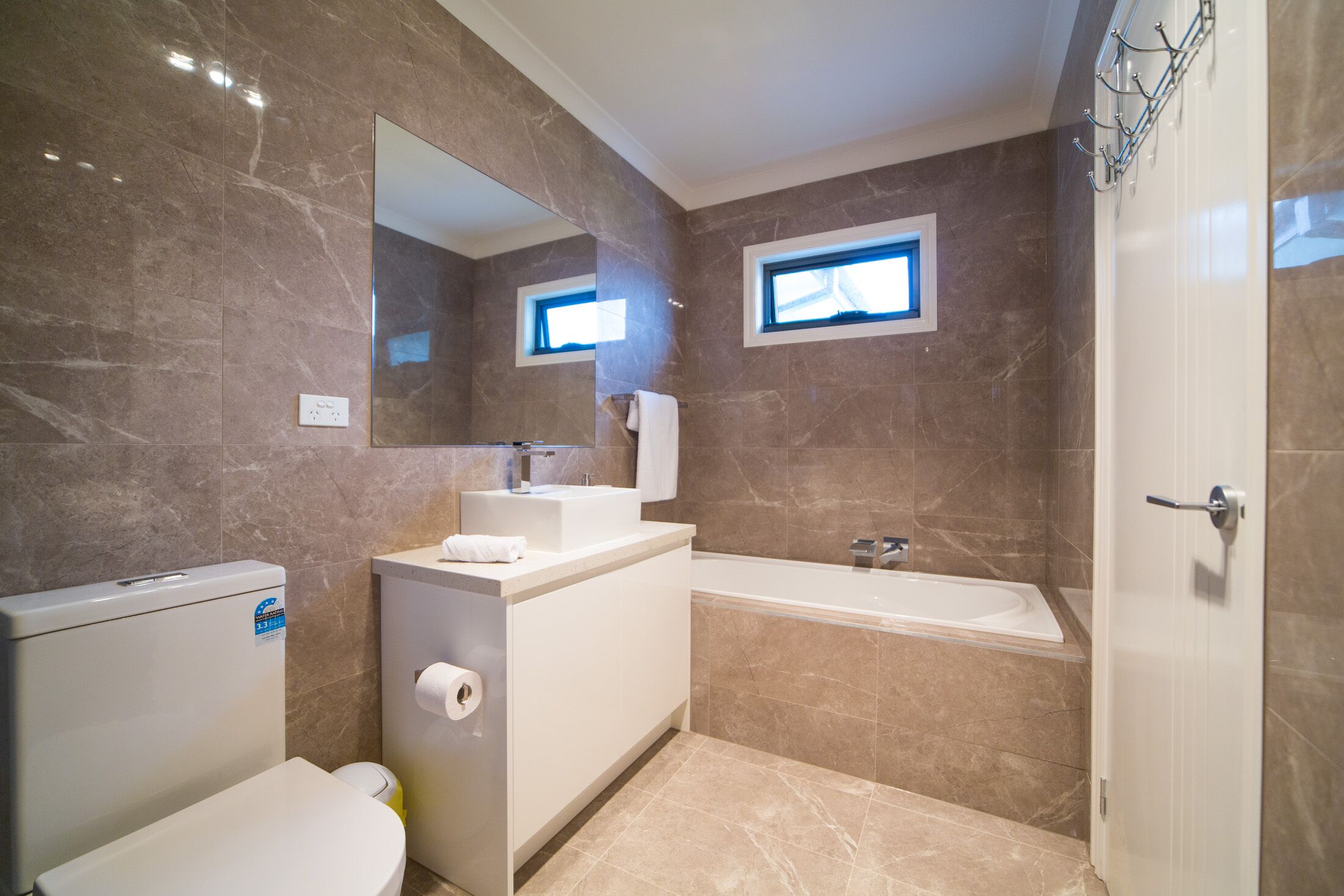 5 Bedroom | 3 Bathroom Holiday Home near Glen Waverley with WIFI and NETFLIX — image 18