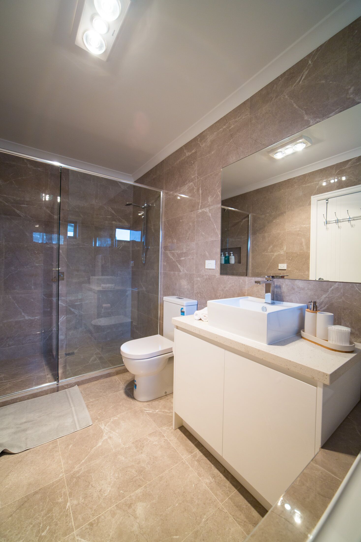 5 Bedroom | 3 Bathroom Holiday Home near Glen Waverley with WIFI and NETFLIX — image 19