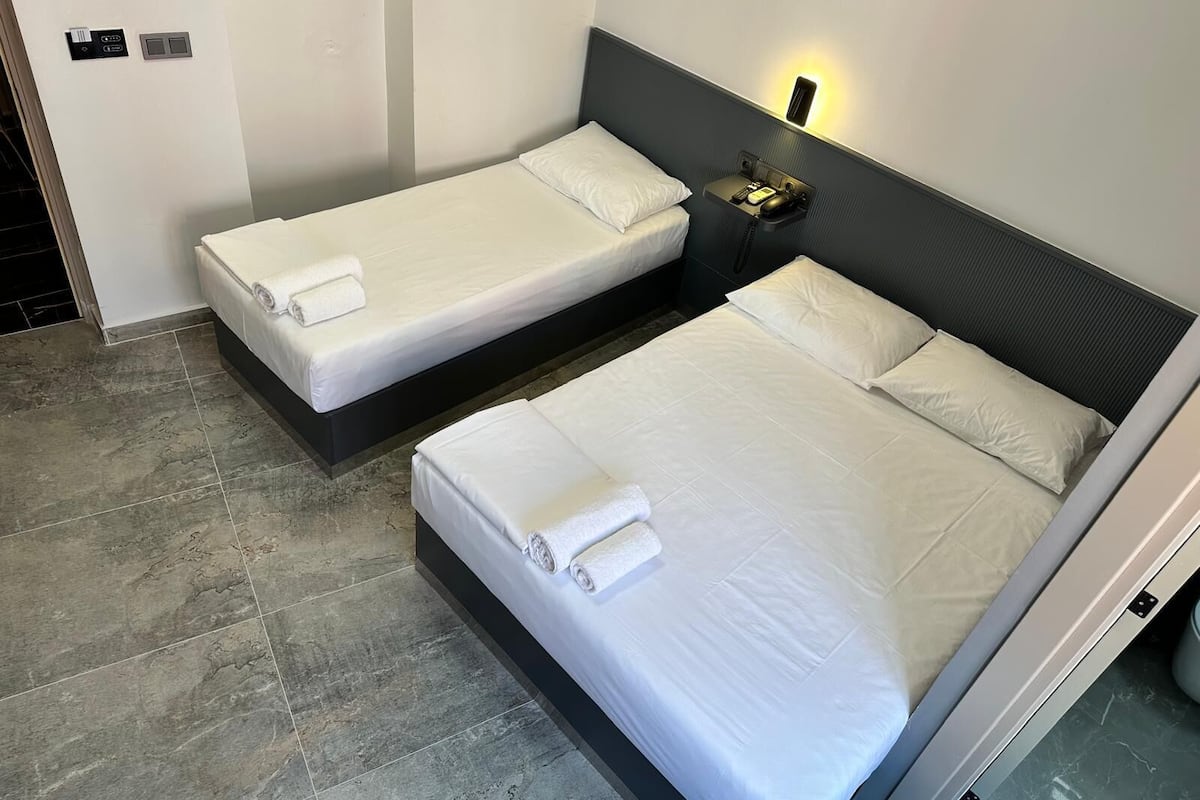 Ropa de cama de alta calidad, minibar, escritorio y wifi gratis