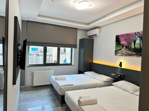 高級寝具、ミニバー、デスク、WiFi (無料)