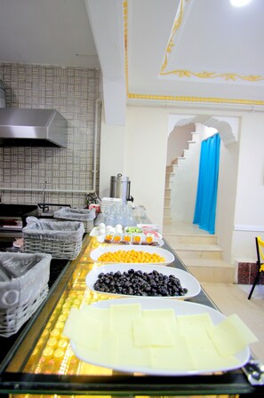 Breakfast buffet - Grand FM Hotel (Istanbul)