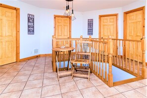 4 habitaciones, tabla de planchar con plancha y cuna de viaje 