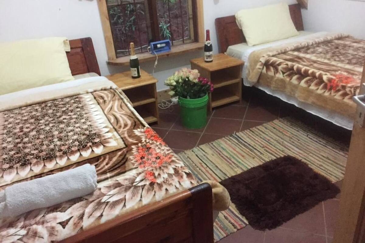 Basic-Doppel- oder -Zweibettzimmer | Schallisolierte Zimmer, kostenloses WLAN, Bettwäsche