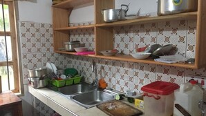 Basic Double or Twin Room | Shared kitchen