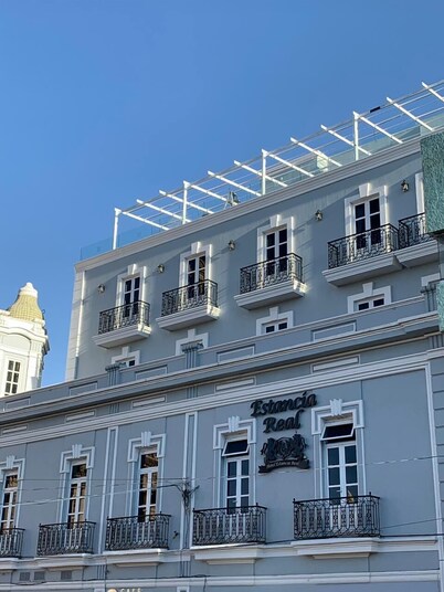 Hotel Estancia Real