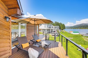 Terrace/patio - Lakefront Retreat w/ Kayaks, Paddle Boards & Deck! (Nine Mile Falls)