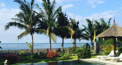 4BR Tropische Villa direkt am Strand